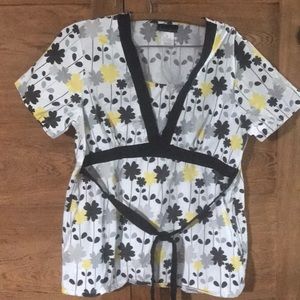 CHEROKEE Scrub top size medium black, yellow, gray